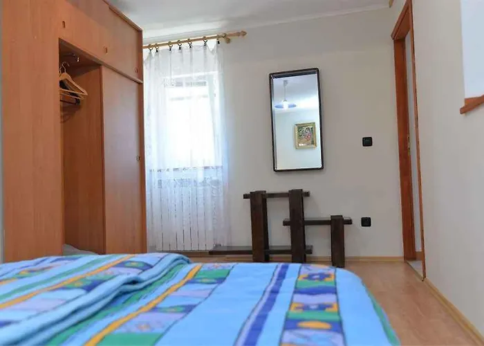 Appartamento In 33612 Lussingrande